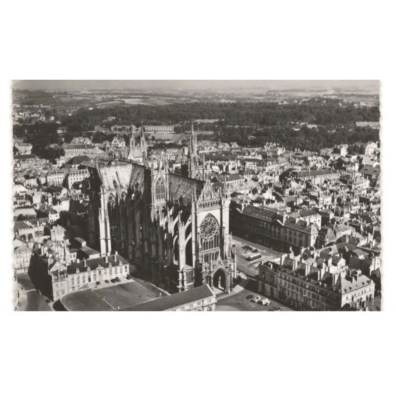 METZ: la cathédrale vue aérienne 10x15 - très bon état