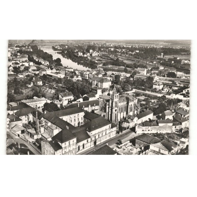 THIONVILLE: église et hôpital de beauregard vue aérienne 10X15 - très bon état