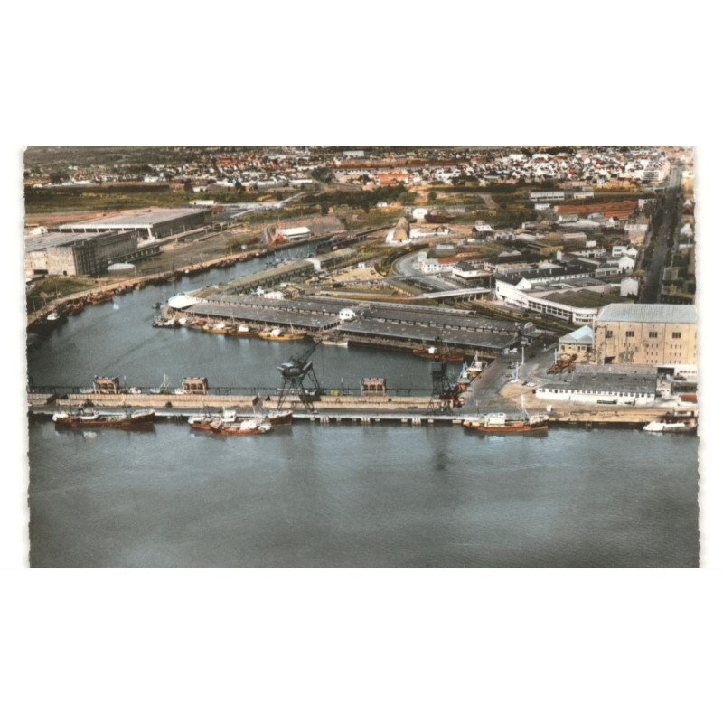 LORIENT: le port de pêche vue aérienne 10X15 - très bon état