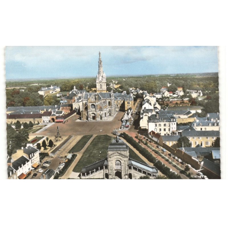 SAINTE-ANNE-D'AURAY: l'esplanade de la basilique vue aérienne 10X15 - très bon état