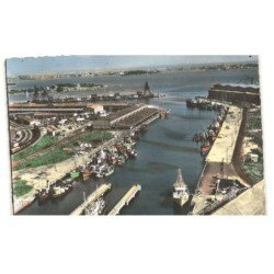 LORIENT: le port de pêche vue aérienne 10x15 - très bon état