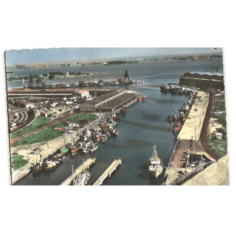 LORIENT: le port de pêche vue aérienne 10x15 - très bon état