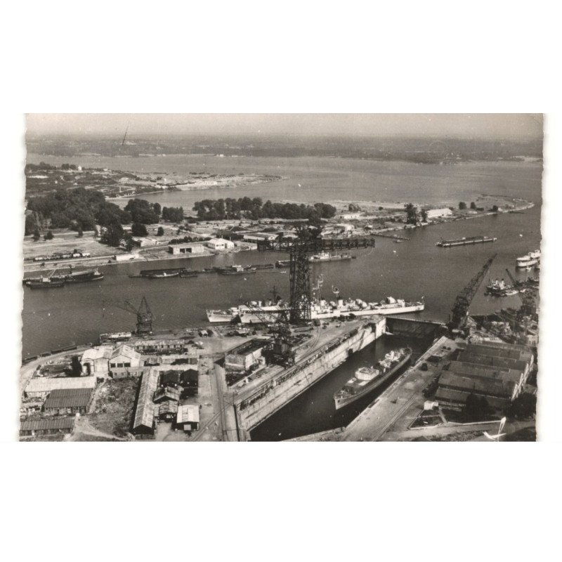 LORIENT: le port vue aérienne 10x15 - très bon état