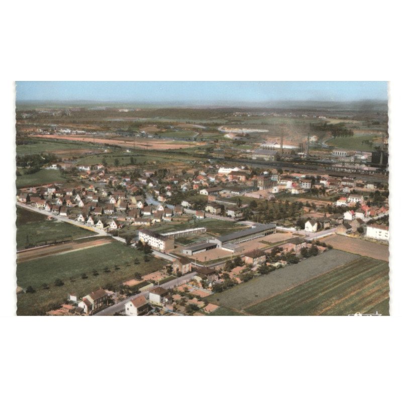 UCKANGE: en 1er plan, groupe scolaire et cité masselen, forges et acieries vue aérienne 10X15 - très bon état