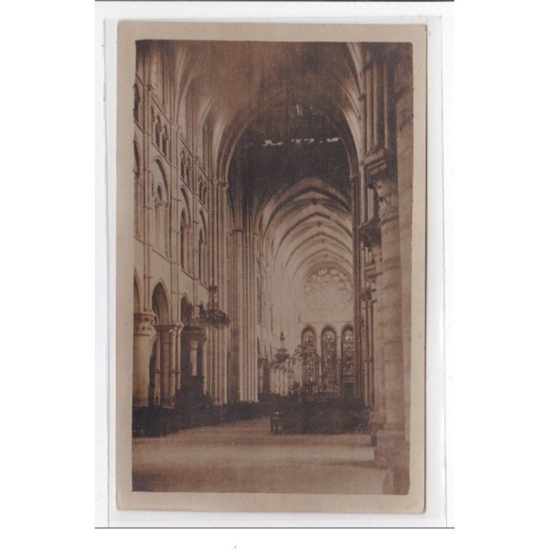 LAON : intérieur d'une cathédrale - tres bon etat