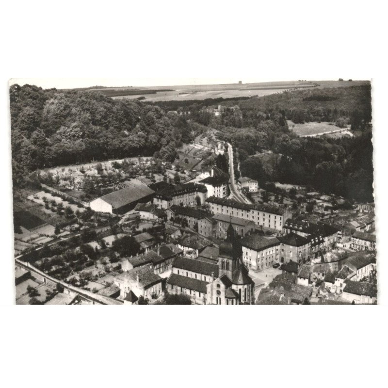 GORZE: l'église l'hospice ancien château abbatial vue aérienne 10x15 - très bon état