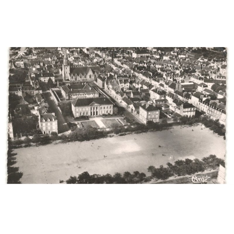 PONTIVY: place A. Briand le palais de justice et l'église notre-dame-de-joie vue aérienne 10X15 - très bon état