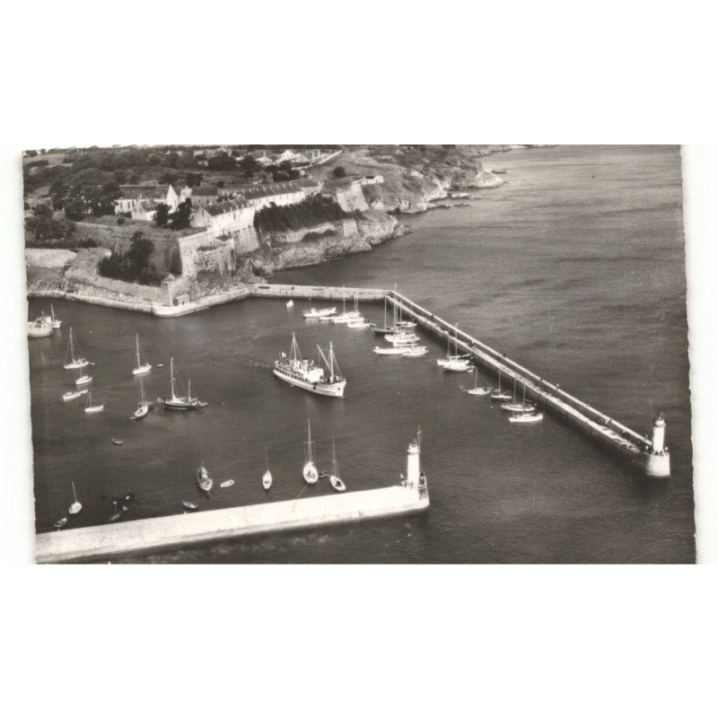BELLE-ILE-en-MER: le palais, le port vers la pointe de taillefer vue aérienne 10X15 - très bon état