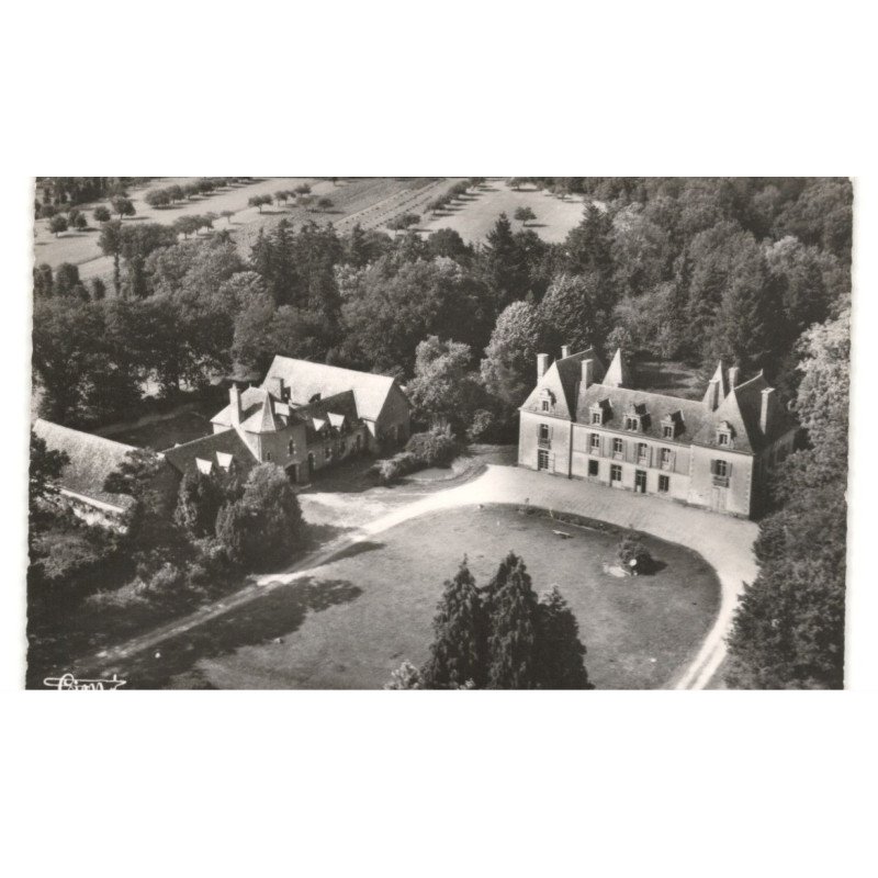 GIJER: le château du tertre et ses communs vue aérienne 10X15 - très bon état