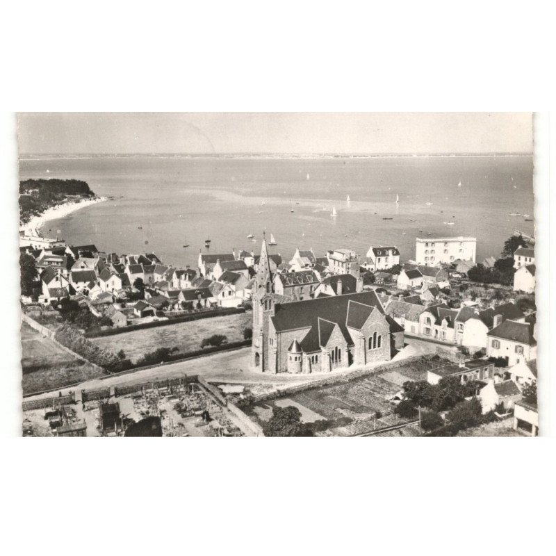SAINT-PIERRE-QUIBERON: l'église et vue générale vue aérienne 10X15 - très bon état