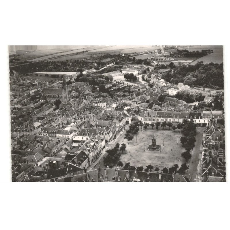 CHATEAUDUN: place du 18 octobre vue aérienne 10x15 - très bon état