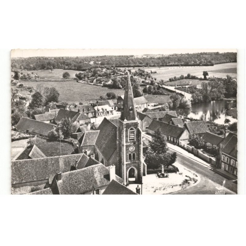 CHAMPROND-en-GATINE: place de l'église vue aérienne 10x15 - très bon état