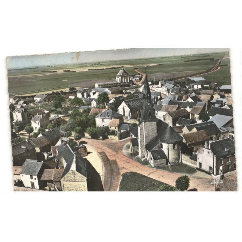 FRESNAY-L'EVEQUE: place de l'église vue aérienne 10x15 - très bon état