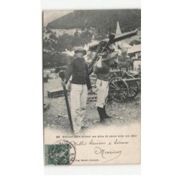 MILITAIRE CHASSEURS ALPINS: artilleur alpin portant un epièce de canon avec son affut, canons - très bon état