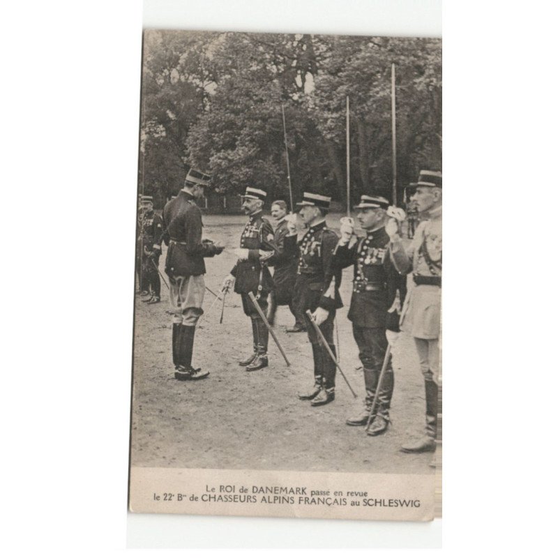 MILITAIRE CHASSEURS ALPINS: le roi de danemark passé en revue 22e bataillon chasseurs alpins français - très bon état