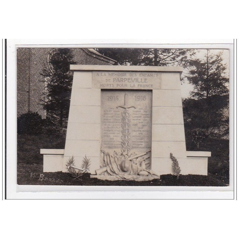 PARPEVILLE : a la memoire des enfants mort pour la france (monument aux morts) - tres bon etat