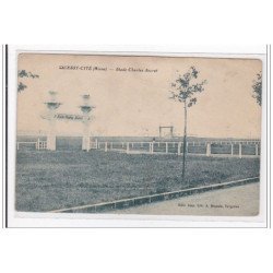 QUESSY-CITE : stade charles secrect - tres bon etat