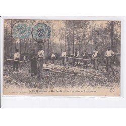 NIEVRE: en forêt, un chantier d'écorceurs, bois - très bon état