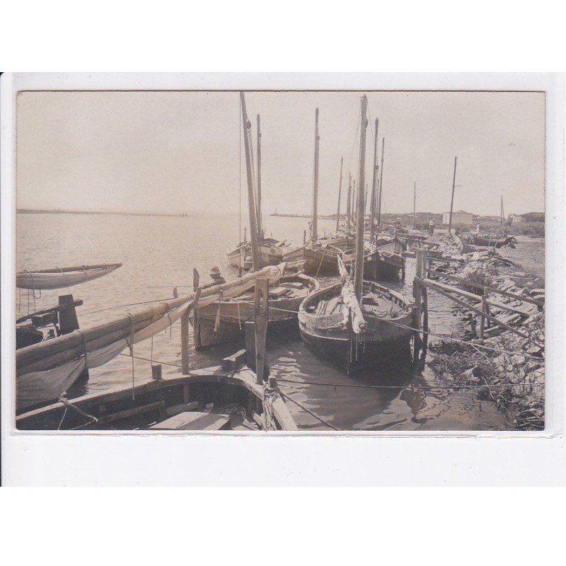 VALRAS: petit port, bateau - très bon état