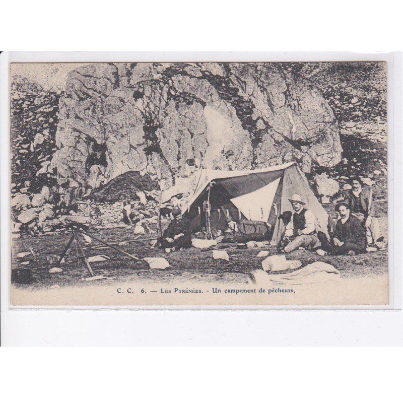 PYRENEES-ATLANTIQUES: un campement de pêcheurs - très bon état