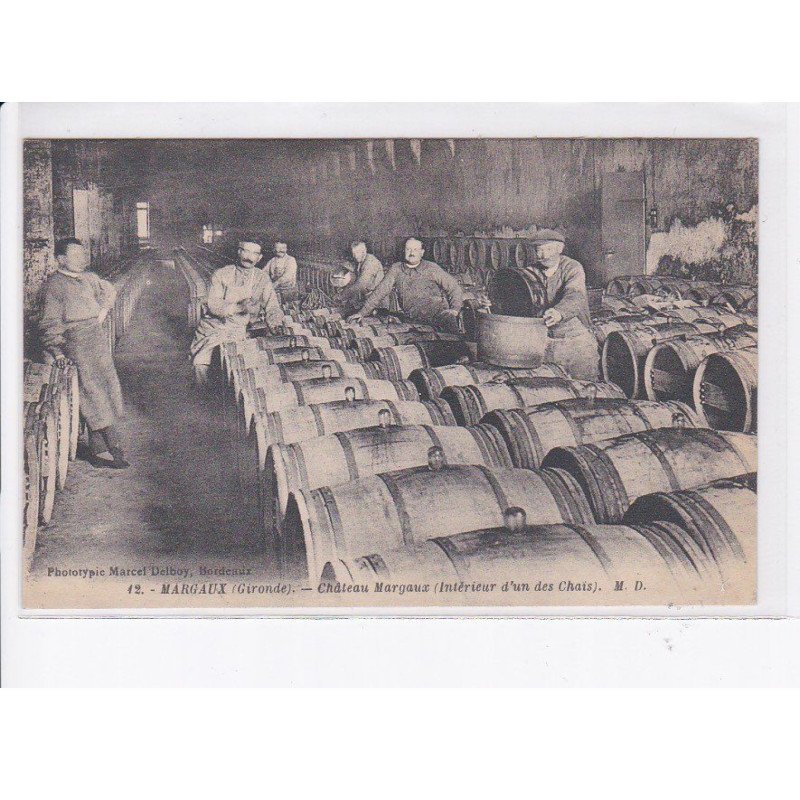 MARGAUX: château margaux, intérieur d'un des chais, vins, tonneaux - très bon état