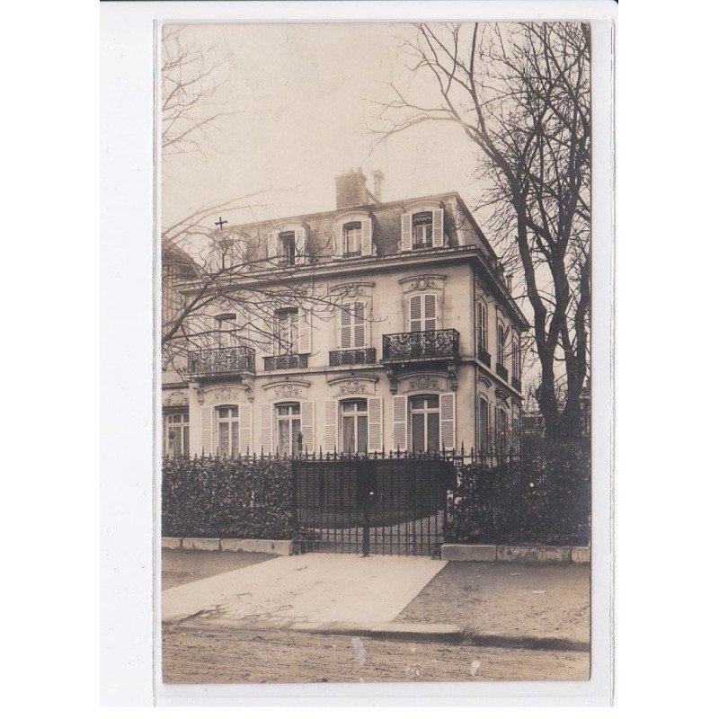 NEUILLY-sur-SEINE: villa - très bon état