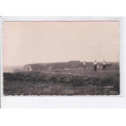 ETRETAT: le golf club sur la falaise, au loin, la porte d'amont - très bon état