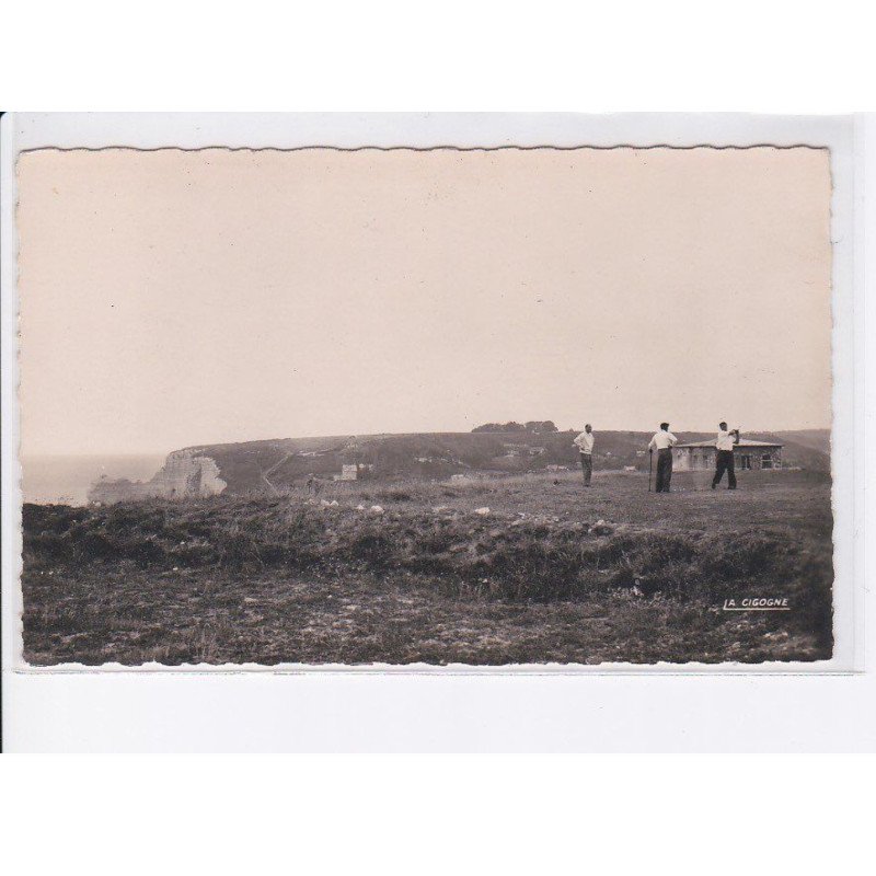 ETRETAT: le golf club sur la falaise, au loin, la porte d'amont - très bon état