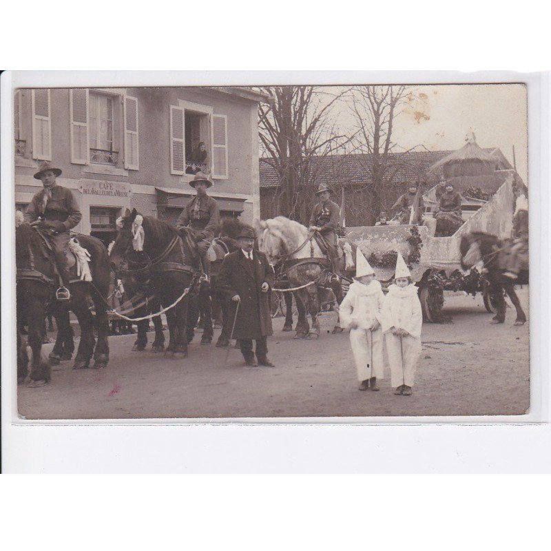 STENAY: cavalcade, militaire, costume, chevaux - très bon état