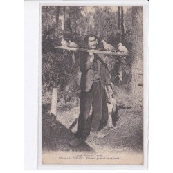 LANDES: dans les landes, chasse à la palombe, chasseur portant les appeaux - très bon état
