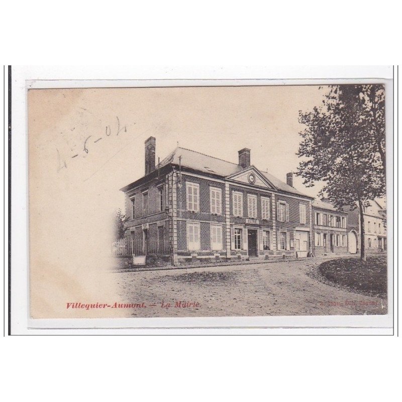 VILLIEQUIER-AUMONT : la mairie - tres bon etat