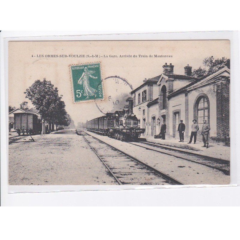 LES ORMES-sur-VOULZIE: la gare, arrivée du train de montereau, train, rail, wagon - état