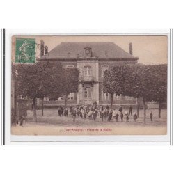 VAUX-ANDIGNY : place de la mairie - tres bon etat