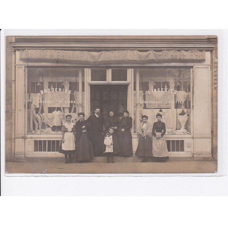 NEUILLY-sur-SEINE: 48 avenue du roule, broderies lingeries - très bon état