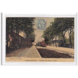 BONNY-sur-LOIRE : arrivée d'un train en gare (toillée) (GARE) - etat