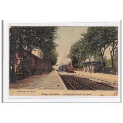 BONNY-sur-LOIRE : arrivée d'un train en gare (toillée) (GARE) - etat