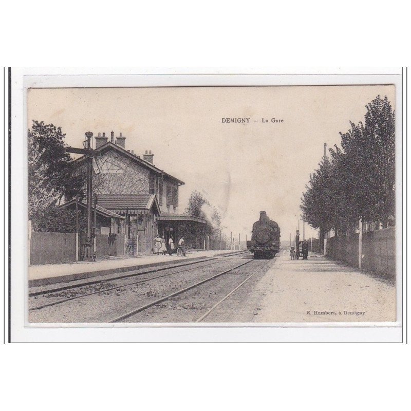 DEMIGNY : la gare (GARE) - tres bon etat DEMIGNY : la gare (GARE) - tres bon etat
