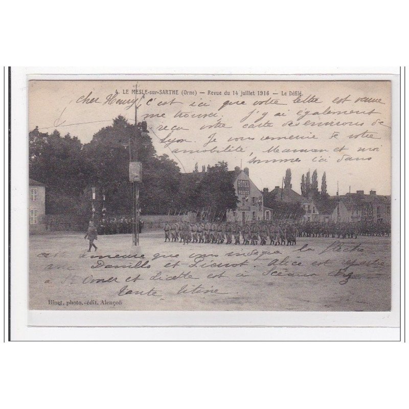 LE MESLE-sur-SARTHE : revue du 14 juillet 1916, le défilé - tres bon etat
