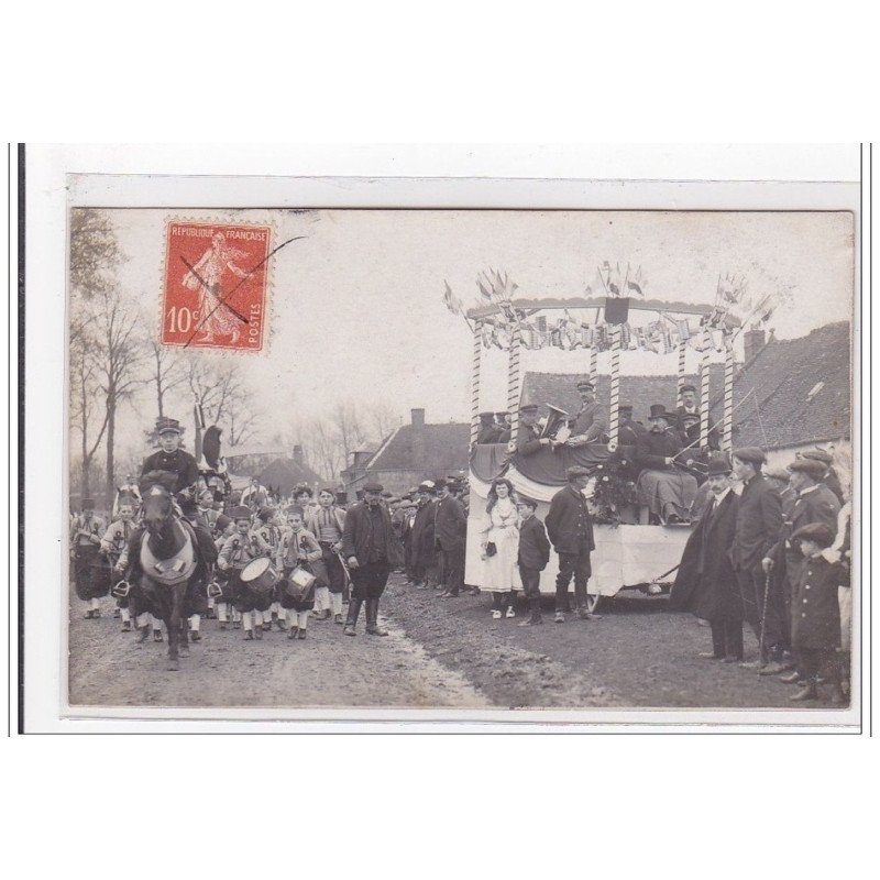 A localiser : carte photo d'une fête - très bon état