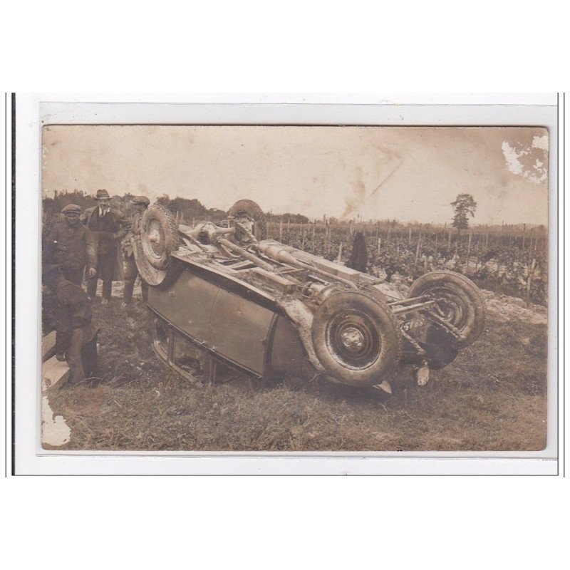 environs de TEUILLAC : carte photo d'un accident de voiture (automobile) - bon état