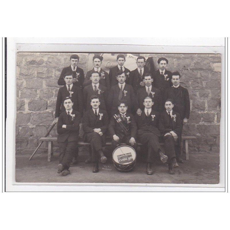 SAINT JUST LA PENDUE : carte photo de conscrits - très bon état