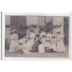 AGEN : carte photo des dames du comptoir de mercerie à la fête de charité du 12 mai 1907 - très bon état