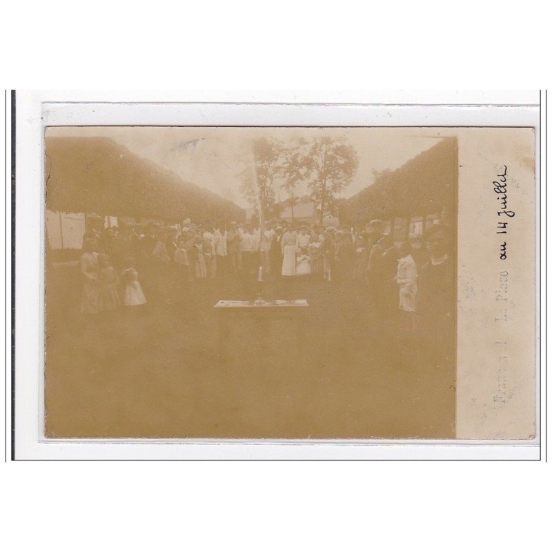 FRANCASTEL : carte photo de la place au 14 juillet 1906 (carte-photo passée) - très bon état