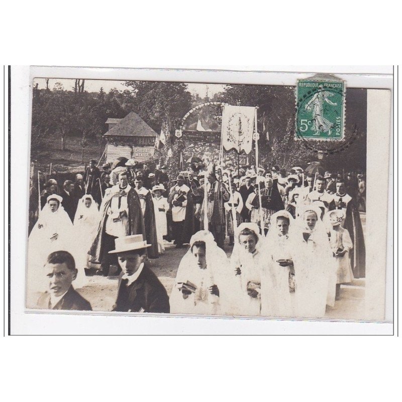 BONNEVILLE LA LOUVET : carte photo d'une procession - très bon état