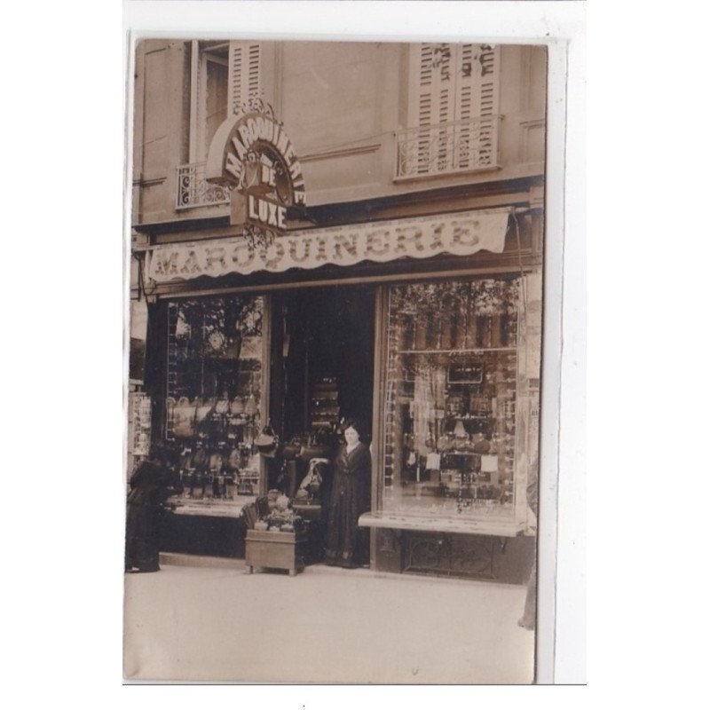 PARIS : carte photo d'un magasin de maroquinerie de luxe (bld. de Strasbourg) - très bon état