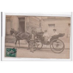 PARIS : carte photo d'un taxi (attelage) - très bon état