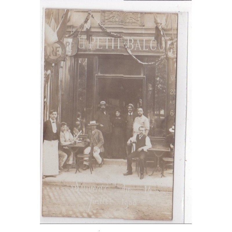 PARIS : carte photo du café """"au Petit Balcon"""" dans le 14 ème arr. pendant les fêtes du 14 juillet 1900 - très bon PARIS : carte photo du café """"au Petit Balcon"""" dans le 14 ème arr. pendant les fêtes du 14 juillet 1900 - très bon