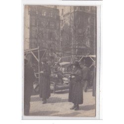 PARIS : carte photo d'un marché aux puces - très bon état