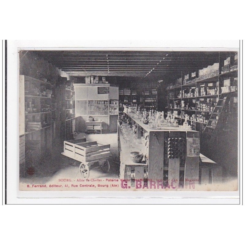 FRANCE : allée de challes, poterie victor hamebard, interieur d'un magasin - etat