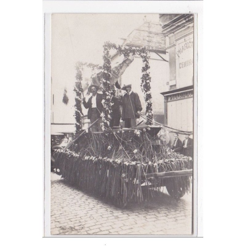 AISNE : BEAUBRIEUX : cavalcade, char - tres bon etat
